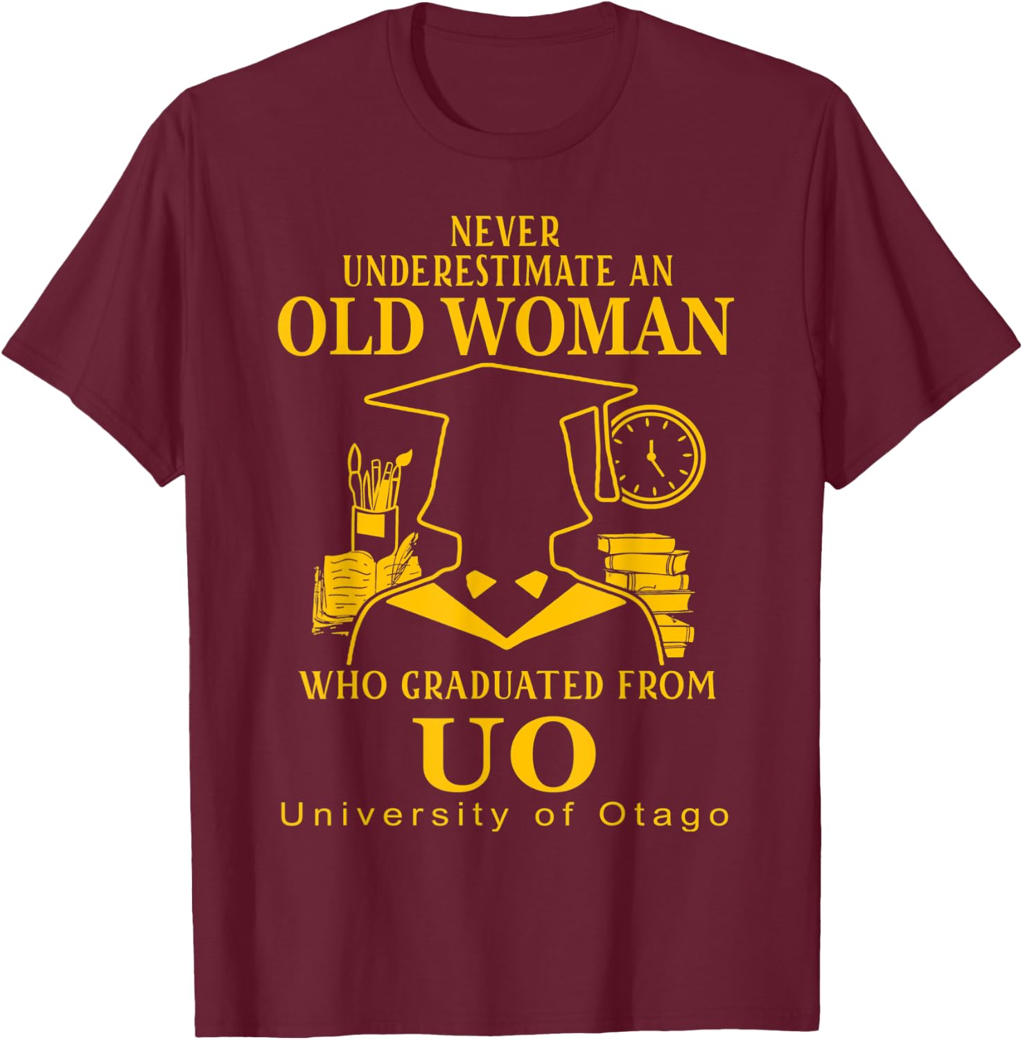 An Old Woman Who Graduated From UO University Of Otago T-Shirt - T-Shirt | Maroon