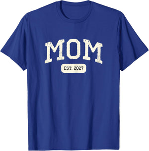 New Mom Est 2027 1st First Time Pregnancy Announcement T-Shirt - T-Shirt | Royal