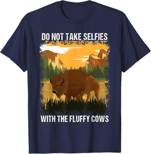 Yellowstone Park Do Not Take Selfies With Fluffy Bison Cows T-Shirt - T-Shirt | Navy