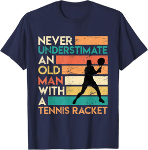 Retro Never underestimate an old man Tennis racket T-Shirt - T-Shirt | Navy
