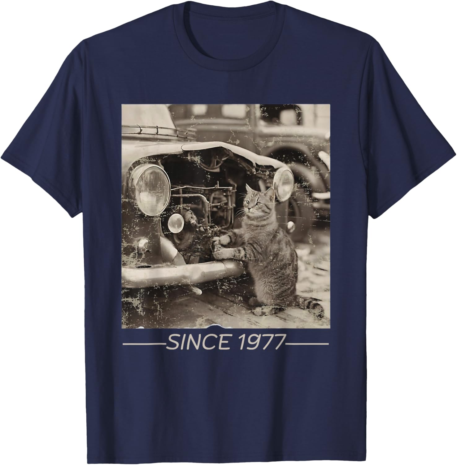 Cat Repairing a Car Vintage Car Mechanic Cat Lovers T-Shirt - T-Shirt | Navy