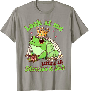 Wedding Bachelorette Frog Bride Look Me Getting All Married T-Shirt - T-Shirt | Sand
