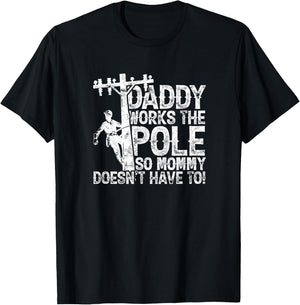 Daddy works the pole so mommy doesn't have to - electrician T-Shirt - T-Shirt | Black