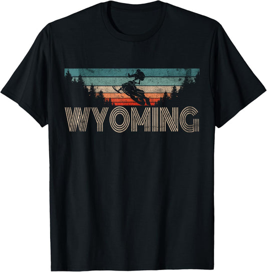 Vintage Wyoming Snowmobile - Retro Snowmobiling T-Shirt - T-Shirt | Black